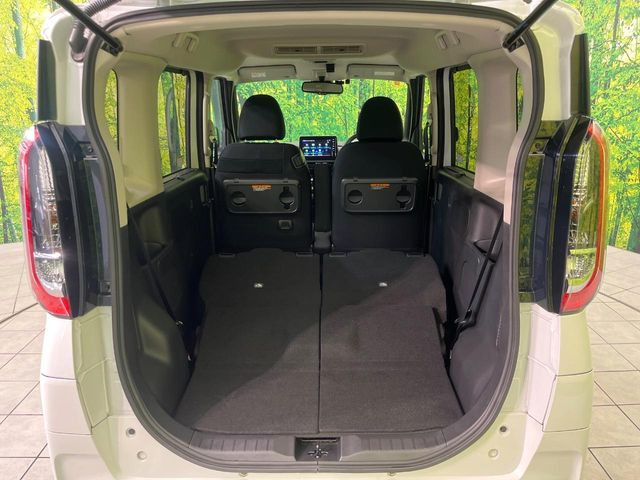 ���i�̂���������ʋ΁A���}���ɏ\���ȉ׎��X�y�[�X���m�ۂ��Ă���܂��B�Z�J���h�V�[�g��|���ƁA�傫�ȉו��̐ύڂ��\�ł���