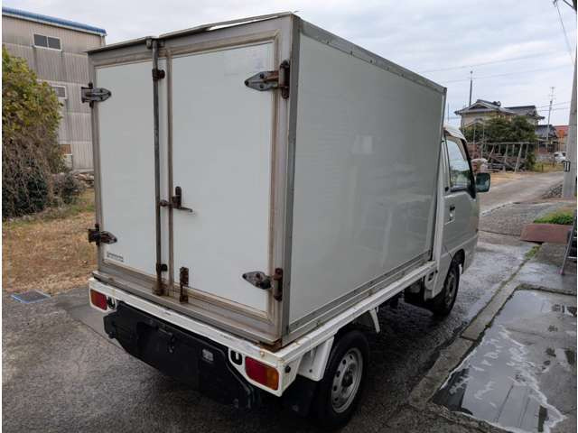 サンバートラック冷蔵冷凍車