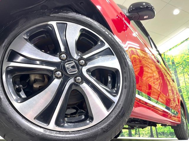 �y����15�C���`�A���~�z�C�[���z�O�ςɃ}�b�`���������A���~�z�C�[���𑕒����Ă���܂��B�e��ЊO�A���~�z�C�[����A�X�^�b�h���X�^�C�����戵�����Ă���܂��B���񂲑��k����������