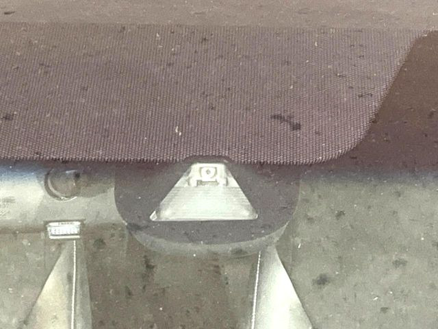 �y�z���_�Z���V���O�z���s���ɑO���̎ԗ�����F�����A�Փ˂������Ȏ��͌x��ƃu���[�L�ŏՓˉ���Ɣ�Q�y�����A�V�X�g�B�����S�Ƀh���C�u�����y���݂��������܂��B