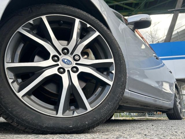 �y����17�C���`�A���~�z�C�[���z�O�ςɃ}�b�`���������A���~�z�C�[���𑕒����Ă���܂��B�e��ЊO�A���~�z�C�[����A�X�^�b�h���X�^�C�����戵�����Ă���܂��B���񂲑��k����������