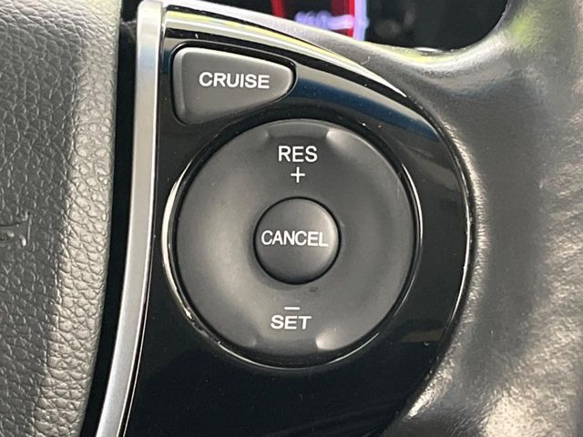 【クルーズコントロール】高速道路もラクラク走行。アクセルを離しても一定速度で走行ができ、長距離運転時の負担を軽減!加速・減速も簡単なスイッチ操作で調整できます。