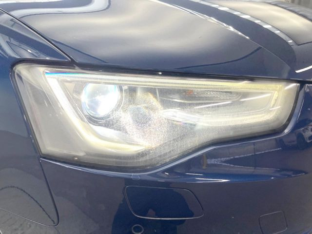 ●HIDヘッドライト:明るく前方を照らしてくれるので、悪天候や夜間の走行時も視界良好で安心してお乗りいただけます。