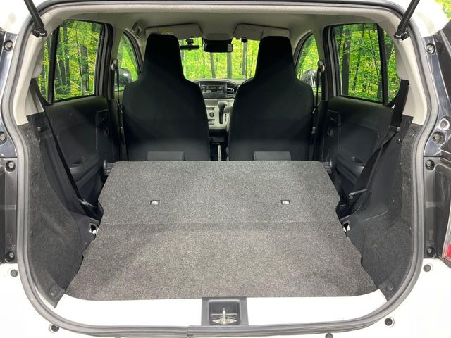 ���i�̂���������ʋ΁A���}���ɏ\���ȉ׎��X�y�[�X���m�ۂ��Ă���܂��B�Z�J���h�V�[�g��|���ƁA�傫�ȉו��̐ύڂ��\�ł���