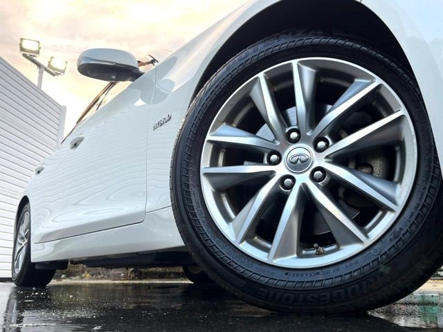 �y����17�C���`�A���~�z�C�[���z�O�ςɃ}�b�`���������A���~�z�C�[���𑕒����Ă���܂��B�e��ЊO�A���~�z�C�[����A�X�^�b�h���X�^�C�����戵�����Ă���܂��B���񂲑��k����������