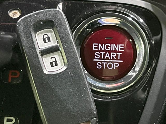 �yHonda�X�}�[�g�L�[�z�J�o����|�P�b�g�ɓ��ꂽ�܂܂ł��h�A�̎{���E�������\�ȃX�}�[�g�L�[�𑕔��B�G���W���̃I���E�I�t�����J�M�����o���K�v����������Ƃ��Ă��֗��ł���