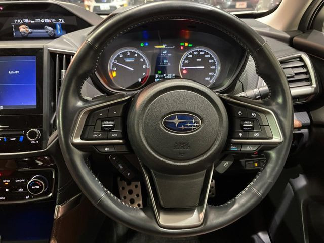 �y�����v�����X�e�A�����O�z�㎿�Ȋv���g�p���邱�ƂŁA��ɂ����������݂ƂĂ��^�]���₷���n���h���ł���