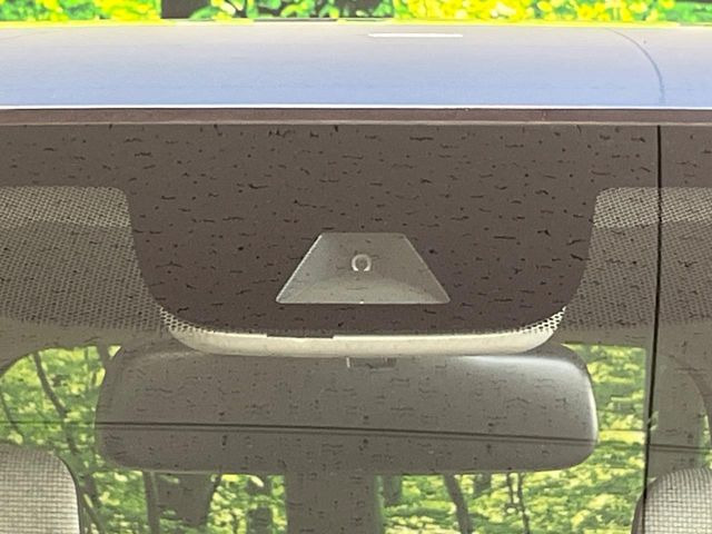 �y�z���_�Z���V���O�z���s���ɑO���̎ԗ�����F�����A�Փ˂������Ȏ��͌x��ƃu���[�L�ŏՓˉ���Ɣ�Q�y�����A�V�X�g�B�����S�Ƀh���C�u�����y���݂��������܂��B