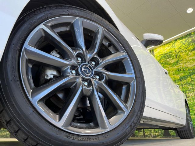 �y����18�C���`�A���~�z�C�[���z�O�ςɃ}�b�`���������A���~�z�C�[���𑕒����Ă���܂��B�e��ЊO�A���~�z�C�[����A�X�^�b�h���X�^�C�����戵�����Ă���܂��B���񂲑��k����������