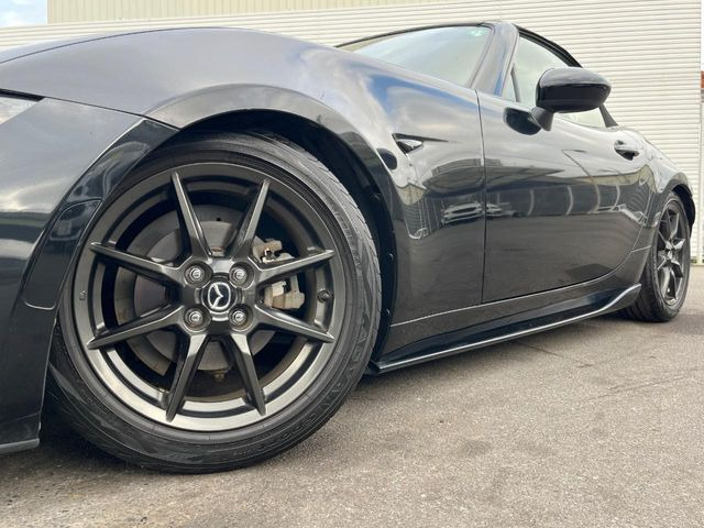 �y����16�C���`�A���~�z�C�[���z�O�ςɃ}�b�`���������A���~�z�C�[���𑕒����Ă���܂��B�e��ЊO�A���~�z�C�[����A�X�^�b�h���X�^�C�����戵�����Ă���܂��B���񂲑��k����������