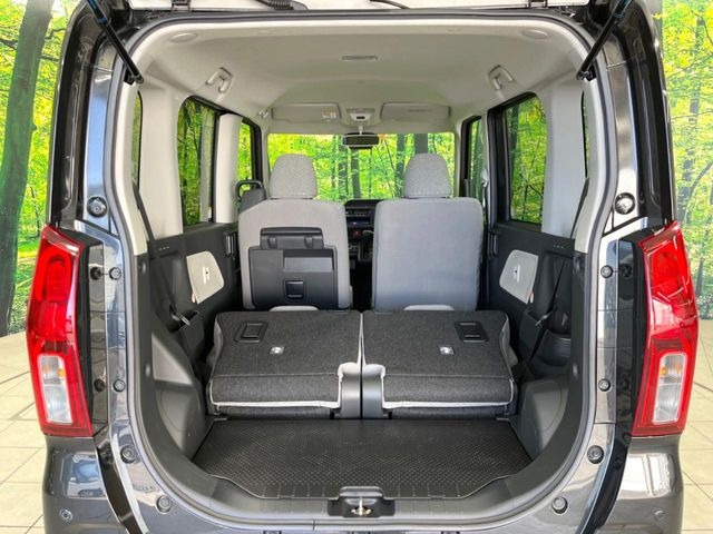 ���i�̂���������ʋ΁A���}���ɏ\���ȉ׎��X�y�[�X���m�ۂ��Ă���܂��B�Z�J���h�V�[�g��|���ƁA�傫�ȉו��̐ύڂ��\�ł���