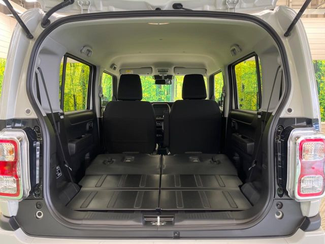 ���i�̂���������ʋ΁A���}���ɏ\���ȉ׎��X�y�[�X���m�ۂ��Ă���܂��B�Z�J���h�V�[�g��|���ƁA�傫�ȉו��̐ύڂ��\�ł���