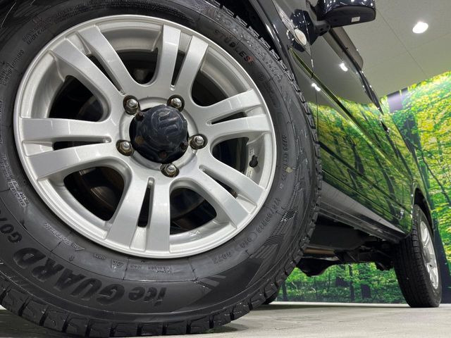 �y����16�C���`�A���~�z�C�[���z�O�ςɃ}�b�`���������A���~�z�C�[���𑕒����Ă���܂��B�e��ЊO�A���~�z�C�[����A�X�^�b�h���X�^�C�����戵�����Ă���܂��B���񂲑��k����������