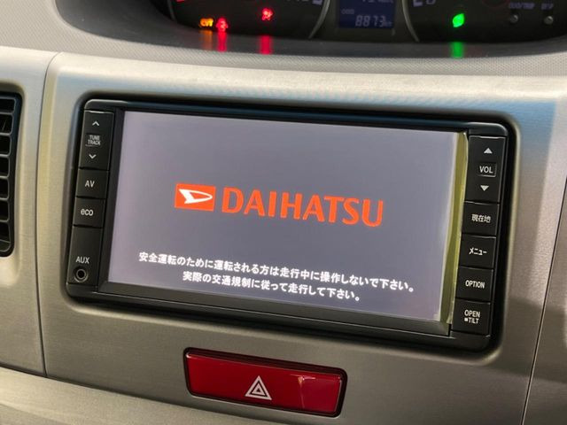 �y�����i�r�z�l�C�̏����i�r�𑕔����Ă���܂��B�i�r�̎g���₷���͂������A�I�[�f�B�I�@�\���[��!�L�����v�◷�s�͂������A�ʋ΂┃�����ȂǕ��i�̃h���C�u���y�����Ȃ�͂���