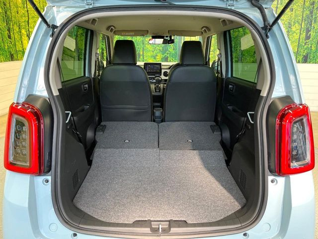 ���i�̂���������ʋ΁A���}���ɏ\���ȉ׎��X�y�[�X���m�ۂ��Ă���܂��B�Z�J���h�V�[�g��|���ƁA�傫�ȉו��̐ύڂ��\�ł���