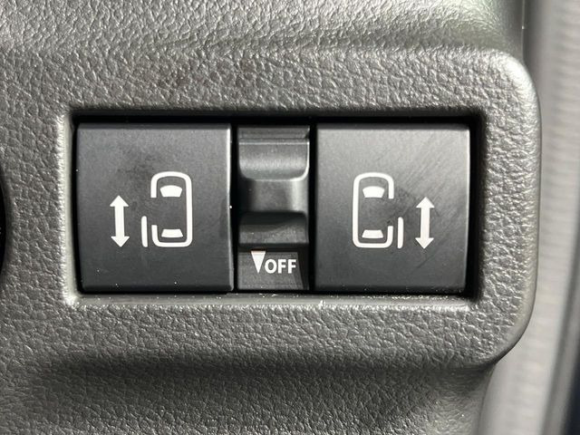 �y�����X���C�h�h�A�z���ԏ�ŗׂ̎ԂƂ̊Ԋu���������ɂ������A�X���C�h�h�A�Ȃ���S!�h�A�I�[�v������������炸�A�J�������L���̂ŏ��~�肪�Ƃ��Ă��ȒP�ł��B�傫�ȉו��̏o���������Ȃ���\��