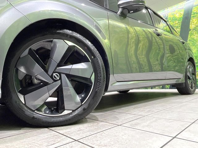 �y����17�C���`�A���~�z�C�[���z�O�ςɃ}�b�`���������A���~�z�C�[���𑕒����Ă���܂��B�e��ЊO�A���~�z�C�[����A�X�^�b�h���X�^�C�����戵�����Ă���܂��B���񂲑��k����������