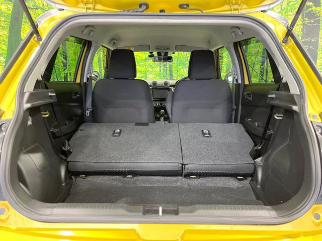 ���i�̂���������ʋ΁A���}���ɏ\���ȉ׎��X�y�[�X���m�ۂ��Ă���܂��B�Z�J���h�V�[�g��|���ƁA�傫�ȉו��̐ύڂ��\�ł���