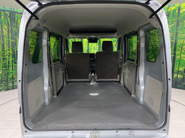 ���i�̂���������ʋ΁A���}���ɏ\���ȉ׎��X�y�[�X���m�ۂ��Ă���܂��B�Z�J���h�V�[�g��|���ƁA�傫�ȉו��̐ύڂ��\�ł���