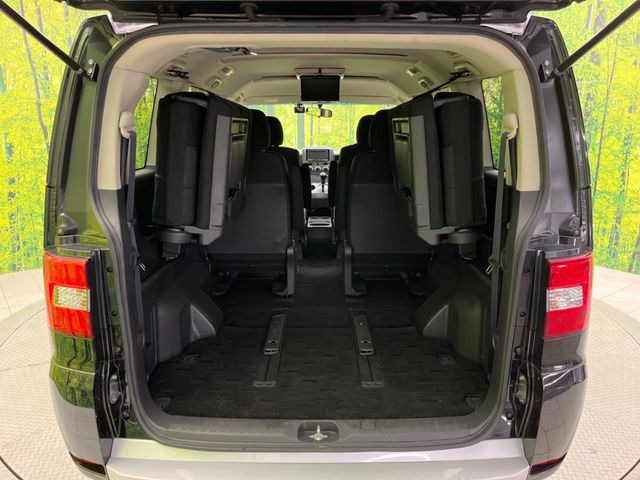 ���i�̂���������ʋ΁A���}���ɏ\���ȉ׎��X�y�[�X���m�ۂ��Ă���܂��B�Z�J���h�V�[�g��|���ƁA�傫�ȉו��̐ύڂ��\�ł���