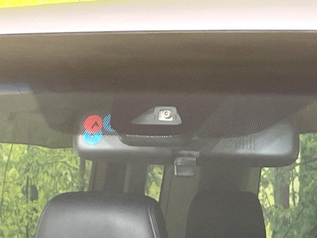 �y�z���_�Z���V���O�z���s���ɑO���̎ԗ�����F�����A�Փ˂������Ȏ��͌x��ƃu���[�L�ŏՓˉ���Ɣ�Q�y�����A�V�X�g�B�����S�Ƀh���C�u�����y���݂��������܂��B