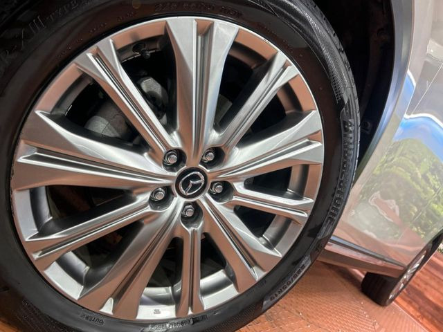 �y�O���[�h��p���������C���`�A���~�z�C�[���z�f�U�C�����̍��������A���~�z�C�[���𑕒����Ă���܂��B�e��ЊO�A���~�z�C�[����A�X�^�b�h���X�^�C�����戵�����Ă���܂��B���񂲑��k����������