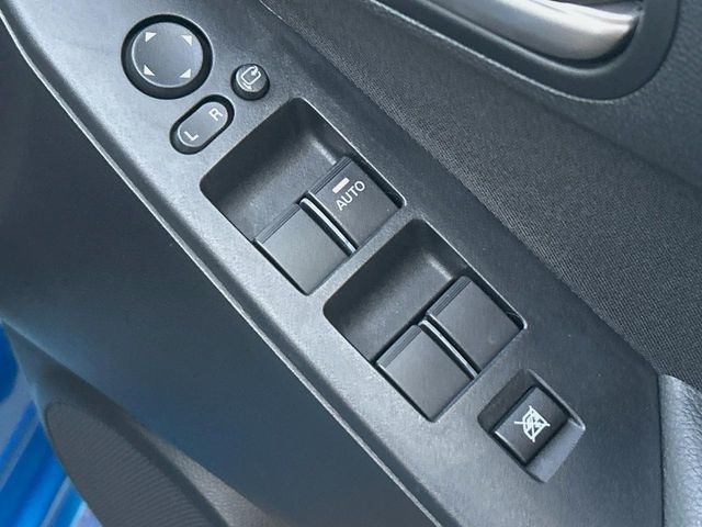 �y�d���i�[�~���[�z�T�C�h�~���[�͓d���i�[���ƂȂ��Ă���A�������ԏ�ł��L�Y�������X�N��}�����܂��B