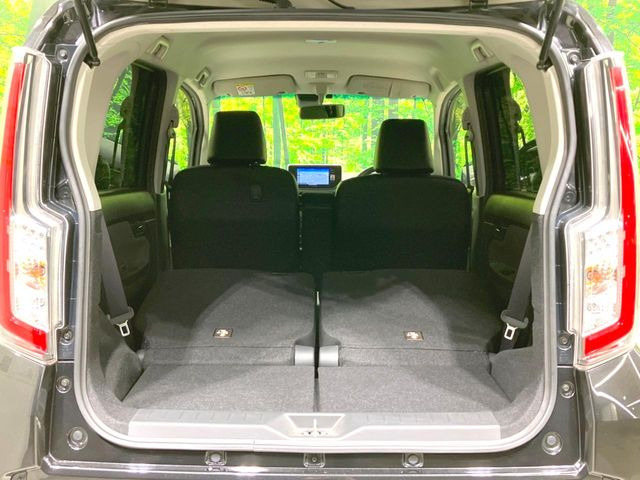 ���i�̂���������ʋ΁A���}���ɏ\���ȉ׎��X�y�[�X���m�ۂ��Ă���܂��B�Z�J���h�V�[�g��|���ƁA�傫�ȉו��̐ύڂ��\�ł���