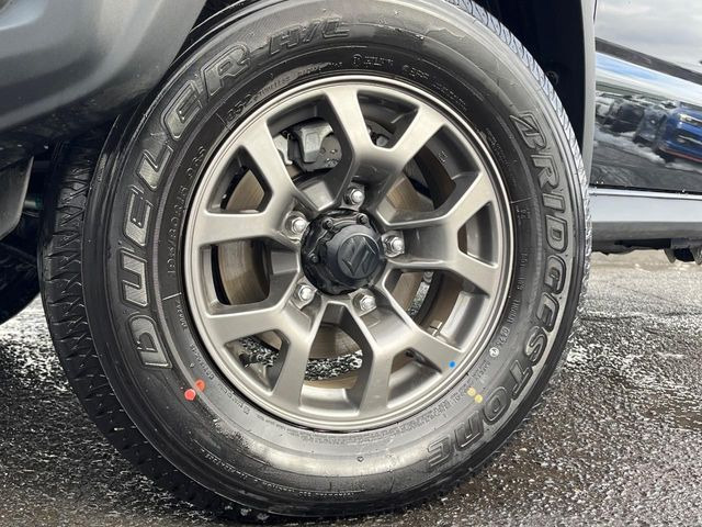 �y����15�C���`�A���~�z�C�[���z�O�ςɃ}�b�`���������A���~�z�C�[���𑕒����Ă���܂��B�e��ЊO�A���~�z�C�[����A�X�^�b�h���X�^�C�����戵�����Ă���܂��B���񂲑��k����������