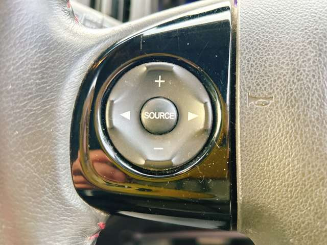 �y�X�e�A�����O�X�C�b�`�z�n���h���̃{�^���ŊȒP�Ƀi�r�̉��ʂ�`�����l������\�ł���