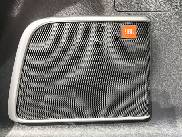 �yJBL�T�E���h�V�X�e���z���[�J�[�I�v�V�����̍��i�ʃT�E���h�V�X�e���𓋍ځB��p�̃`���[�j���O���{���ꂽ�召�l�X�ȃX�s�[�J�[����ǎ��ȃT�E���h���t�ł��A�Տꊴ���ӂ�鉹����Ԃ����o���܂��B