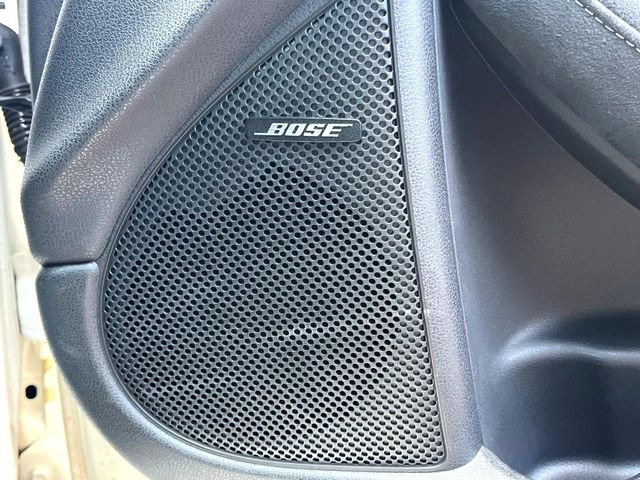 �yBOSE�T�E���h�V�X�e���z���[�J�[�I�v�V�����̍��i�ʃT�E���h�V�X�e���𓋍ځB��p�̃`���[�j���O���{���ꂽ�召�l�X�ȃX�s�[�J�[����ǎ��ȃT�E���h���t�ł��A�Տꊴ���ӂ�鉹����Ԃ����o���܂��B