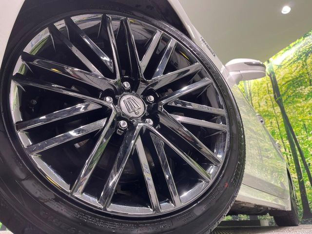 �y����18�C���`�A���~�z�C�[���z�O�ςɃ}�b�`���������A���~�z�C�[���𑕒����Ă���܂��B�e��ЊO�A���~�z�C�[����A�X�^�b�h���X�^�C�����戵�����Ă���܂��B���񂲑��k����������