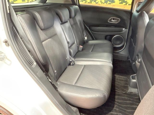 後部座席も気になるようなキズ・汚れやへたり等、大きなダメージはなく、良好な状態です。