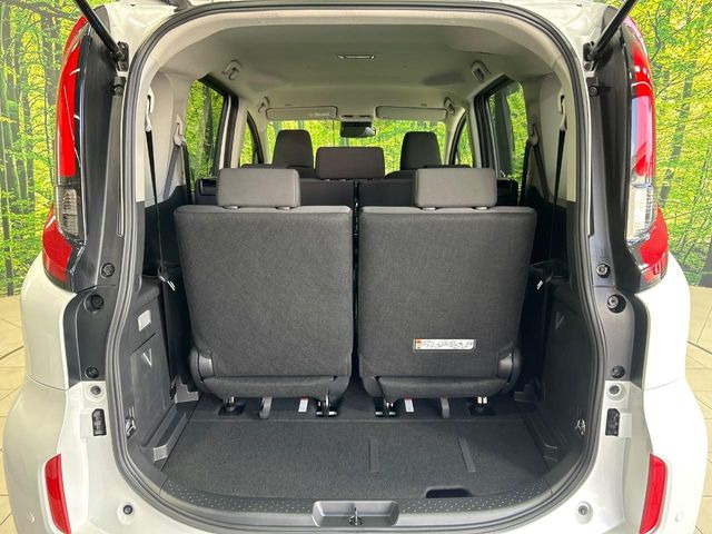 ���i�̂���������ʋ΁A���}���ɏ\���ȉ׎��X�y�[�X���m�ۂ��Ă���܂��B�Z�J���h�V�[�g��|���ƁA�傫�ȉו��̐ύڂ��\�ł���