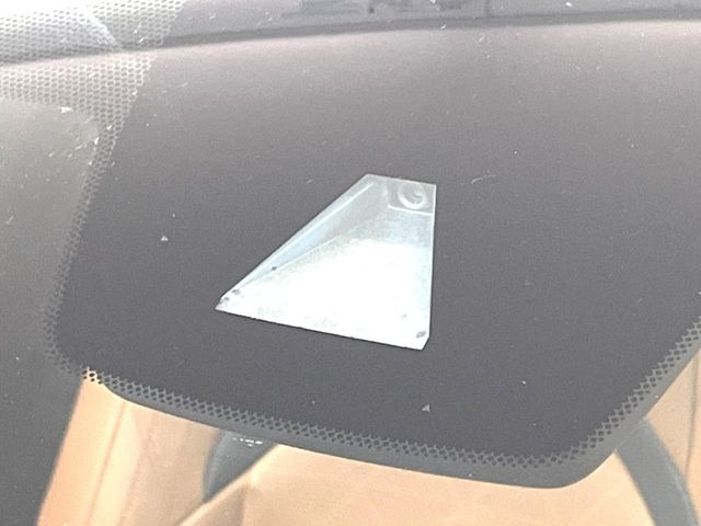 �y�Z�[�t�e�B�V�X�e���v���X�z���s���ɑO���̎ԗ�����F�����A�Փ˂������Ȏ��͌x��ƃu���[�L�ŏՓˉ���Ɣ�Q�y�����A�V�X�g�B�����S�Ƀh���C�u�����y���݂��������܂��B