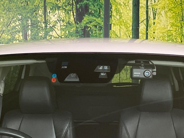 �y�X�}�[�g�u���[�L�T�|�[�g�z���s���ɑO���̎ԗ�����F�����A�Փ˂������Ȏ��͌x��ƃu���[�L�ŏՓˉ���Ɣ�Q�y�����A�V�X�g�B�����S�Ƀh���C�u�����y���݂��������܂��B