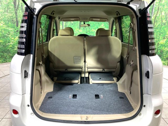 ���i�̂���������ʋ΁A���}���ɏ\���ȉ׎��X�y�[�X���m�ۂ��Ă���܂��B�Z�J���h�V�[�g��|���ƁA�傫�ȉו��̐ύڂ��\�ł���