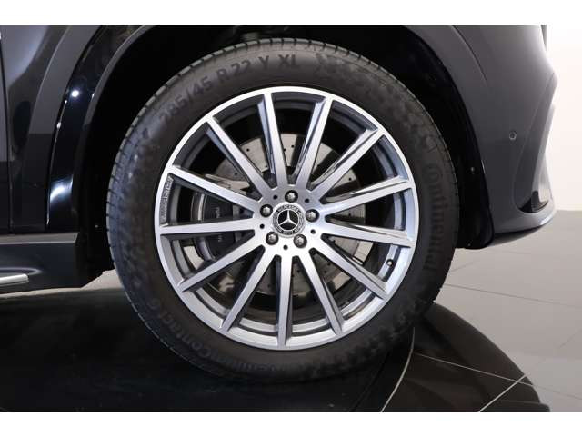 3.0L ����6�C��DOHC�^�[�{(�f�B�[�[��)+���[�^�[�A�G���W��:367ps/76.5kgm ���[�^�[ 20ps/20.4kgm�A�S��&times;�S��&times;�S��mm 5210&times;2030&times;1840mm�A�ԗ��d�� 2610kg