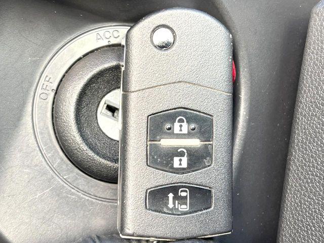 �y�A�h�o���X�g�L�[�z�J�o����|�P�b�g�ɓ��ꂽ�܂܂ł��h�A�̎{���E�������\�ȃX�}�[�g�L�[�𑕔��B�G���W���̃I���E�I�t�����J�M�����o���K�v����������Ƃ��Ă��֗��ł���