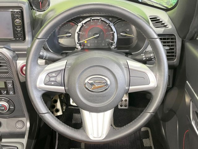 �y�����v�����X�e�A�����O�z�㎿�Ȋv���g�p���邱�ƂŁA��ɂ����������݂ƂĂ��^�]���₷���n���h���ł���