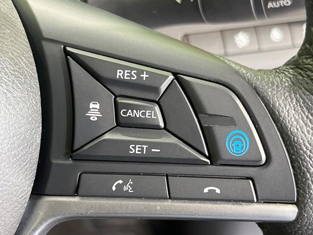 【プロパイロット】高速道路での長距離走行が楽に!!渋滞時と巡回走行のシーンで、アクセル・ブレーキ・ステアリングを自動で制御し、長距離運転の負担を軽減してくれます♪