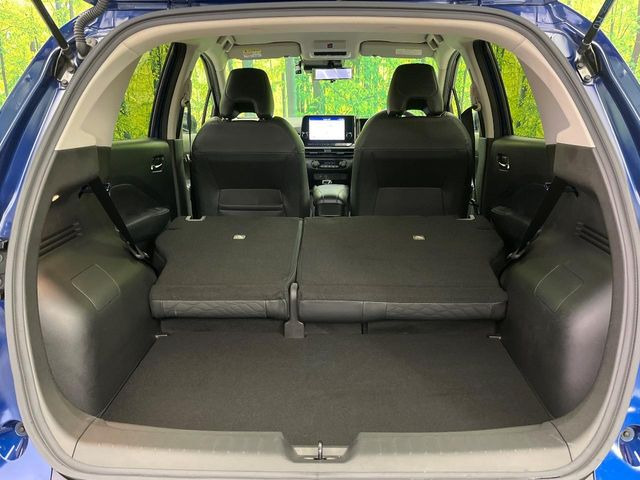 ���i�̂���������ʋ΁A���}���ɏ\���ȉ׎��X�y�[�X���m�ۂ��Ă���܂��B�Z�J���h�V�[�g��|���ƁA�傫�ȉו��̐ύڂ��\�ł���