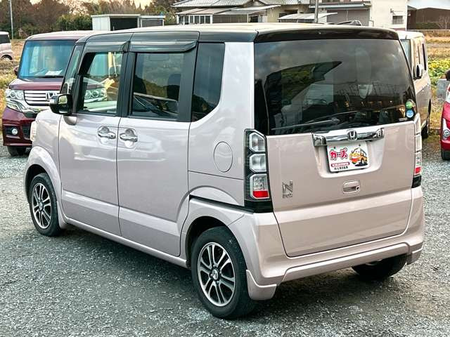 ���X�ł͌y�����Ԃ��畁�ʎԂ܂ŕ��L���I�[�����[�J�[�̎Ԏ�E�F�E�O���[�h��L�x�ɑ����Ă���܂��B