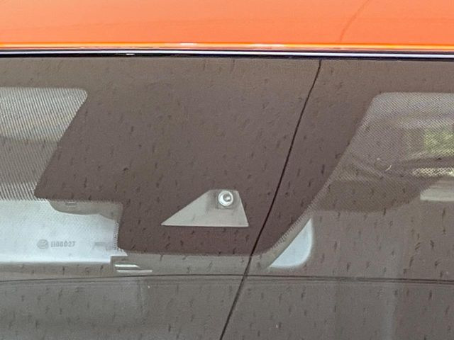 �y�C���e���W�F���g�G�}�[�W�F���V�[�u���[�L�z�t�����g�J�����őO���̎ԗ�����s�҂����m�B�Փ˂������Ȏ��͏Փ˔�Q�y���u���[�L���쓮�A�Փˉ�����T�|�[�g�B�����S�Ƀh���C�u�����y���݂��������܂��B