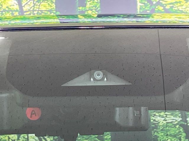 �y�C���e���W�F���g�G�}�[�W�F���V�[�u���[�L�z�t�����g�J�����őO���̎ԗ�����s�҂����m�B�Փ˂������Ȏ��͏Փ˔�Q�y���u���[�L���쓮�A�Փˉ�����T�|�[�g�B�����S�Ƀh���C�u�����y���݂��������܂��B