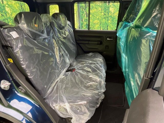 ���i���ȃI���W�i���t���A�}�b�g���I�v�V�����ɂĂ��p�ӂ��Ă���܂��B���D���ȃf�U�C����J���[�����Ԃɍ��킹�đI��ł����������Ƃ��ł��܂���