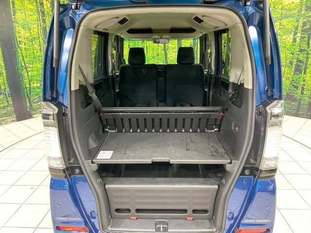 ���i�̂���������ʋ΁A���}���ɏ\���ȉ׎��X�y�[�X���m�ۂ��Ă���܂��B�Z�J���h�V�[�g��|���ƁA�傫�ȉו��̐ύڂ��\�ł���