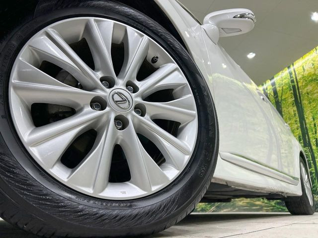 �y����17�C���`�A���~�z�C�[���z�O�ςɃ}�b�`���������A���~�z�C�[���𑕒����Ă���܂��B�e��ЊO�A���~�z�C�[����A�X�^�b�h���X�^�C�����戵�����Ă���܂��B���񂲑��k����������