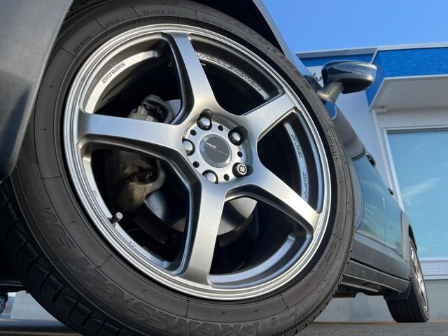 �y18�C���`�A���~�z�C�[���z�O�ςɃ}�b�`�����A���~�z�C�[���𑕒����Ă���܂��B�e��A���~�z�C�[����A�X�^�b�h���X�^�C�����戵�����Ă���܂��B���񂲑��k����������